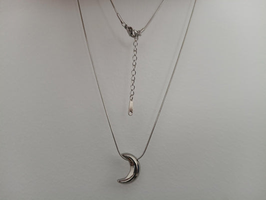 Collar con Colgante de Luna Pulida y Cadena Serpiente Redonda - Acero Inoxidable - 16" + 2" 40m +5cm de extension para mujeres