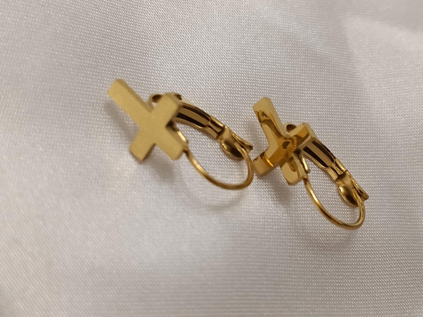 Pendientes de aro con cruz pulido de acero inoxidable con baño de oro de 18K y acabado espejo regalo para ella