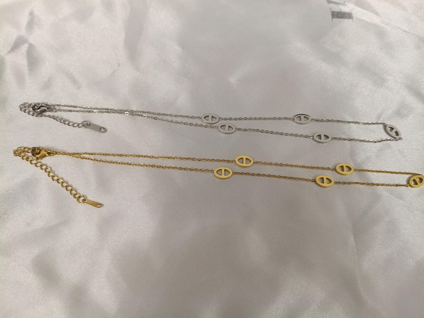 Collar choker con cuentas colgante , acero inoxidable, baño de oro 18K y acabado espejo pulido regalo para ella