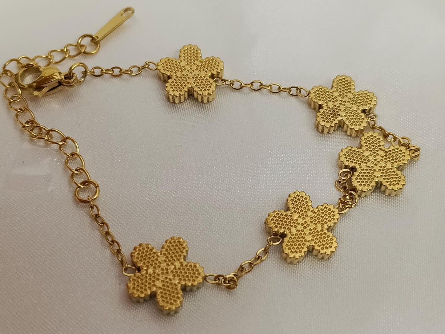Pulsera con flores circonitas acero inoxidable bañado en oro 18K para mujeres