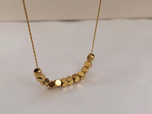 Collar Brillante con Cuentas y Colgante Cuadrado en Oro 18K (PVD) - Acero Inoxidable para mujeres