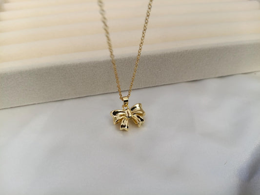 Collar con Colgante de Lazo en Acero Inoxidable y Baño de Oro 18K (40cm + Extensión) regalo para ella