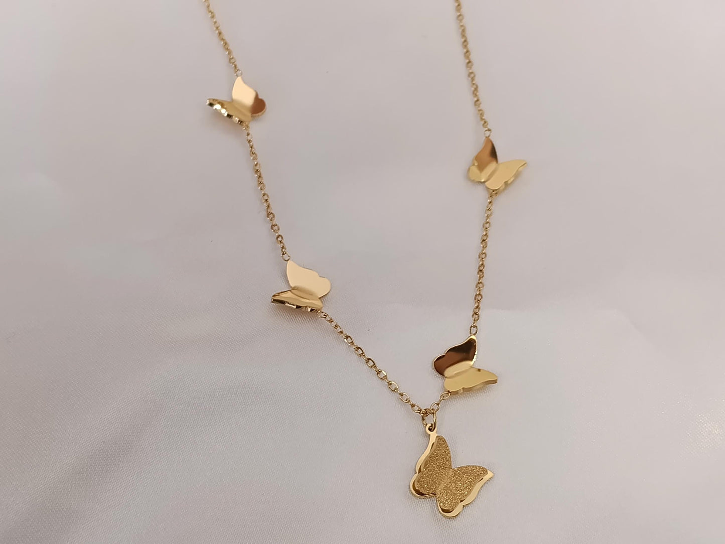 Collar con colgantes de mariposas en Oro 18K (PVD) - Acero Inoxidable - Ajustable para mujeres