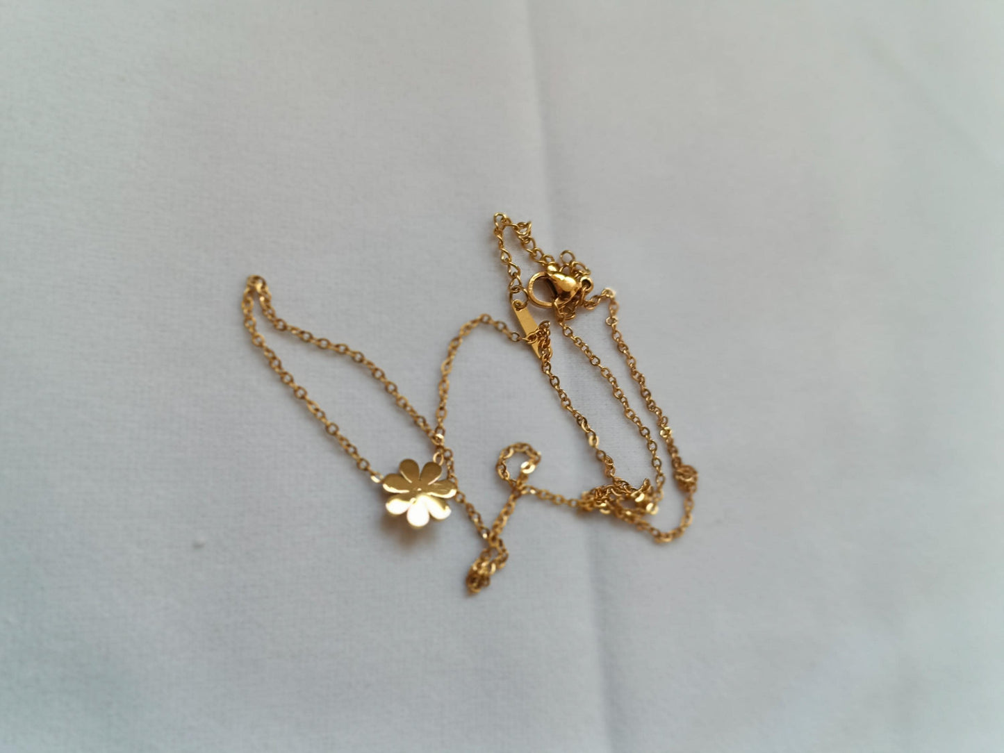 Collar con Colgante de Flor Pulida en Oro 18K (PVD) - Acero Inoxidable - 16" + 2" /40cm+5cm extension para mujeres