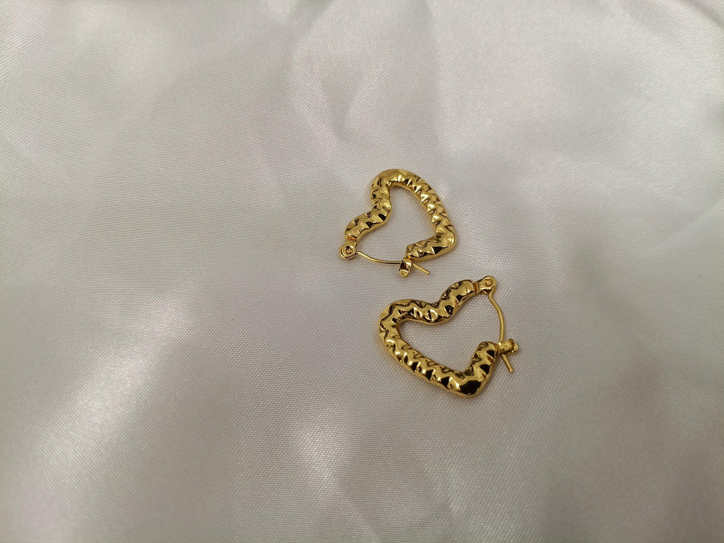 Pendientes de aros de Corazón Estilo Italiano en Acero Inoxidable con Baño de Oro 18K - Acabado Diamantado reglalo para ella