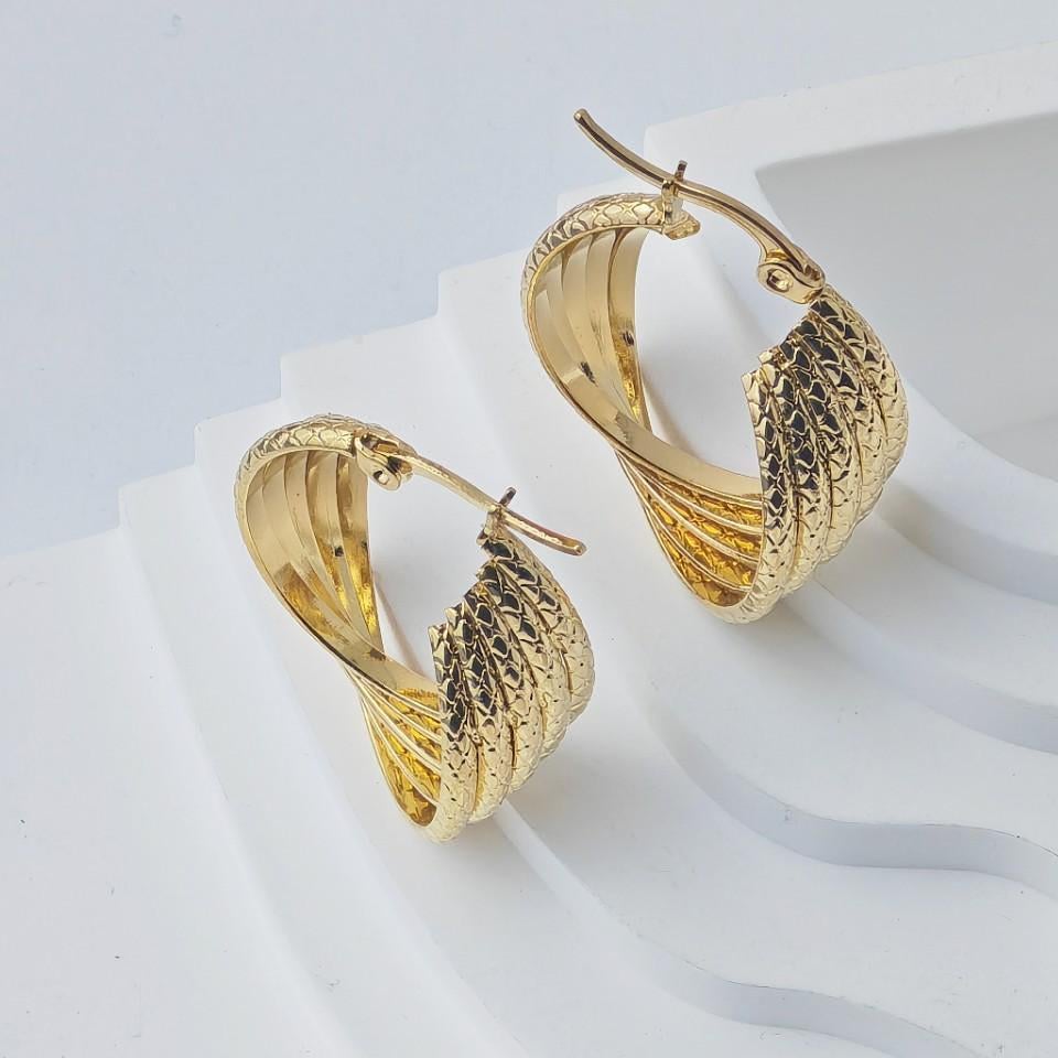 Aretes Aro Ancho Trenzado Estilo Italiano en Oro 18K (PVD) - Acero Inoxidable - Resistentes al Agua