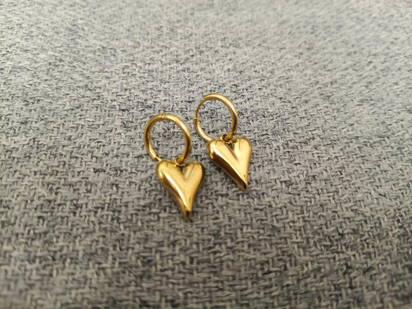 Aretes Aros Corazón Colgantes en Oro 18K (PVD) - Acero Inoxidable - Resistentes al Agua para mujeres