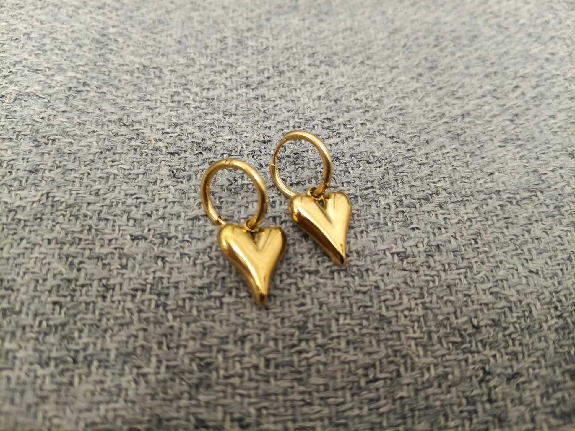 Aretes Aros Corazón Colgantes en Oro 18K (PVD) - Acero Inoxidable - Resistentes al Agua para mujeres