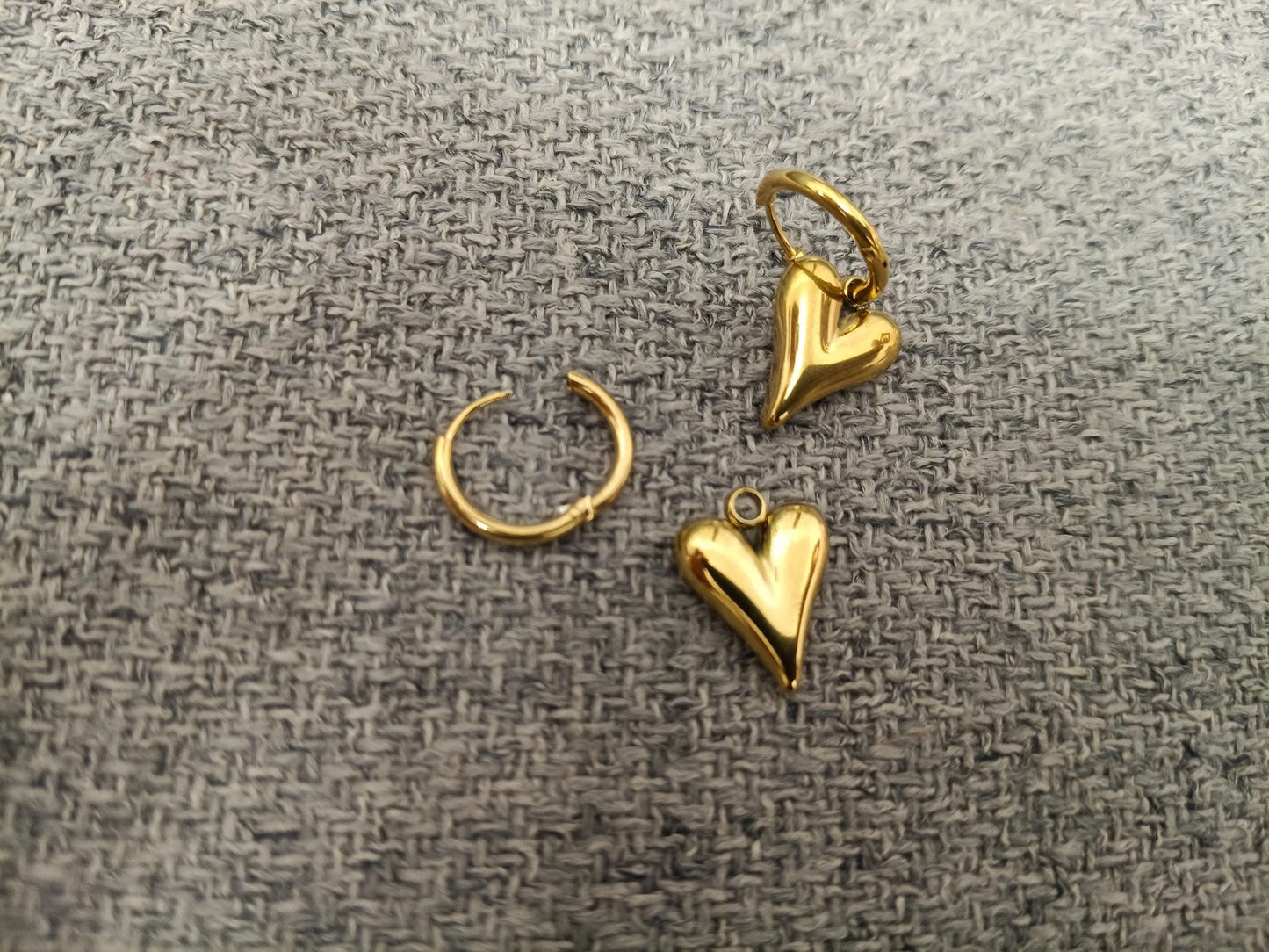 Aretes Aros Corazón Colgantes en Oro 18K (PVD) - Acero Inoxidable - Resistentes al Agua para mujeres