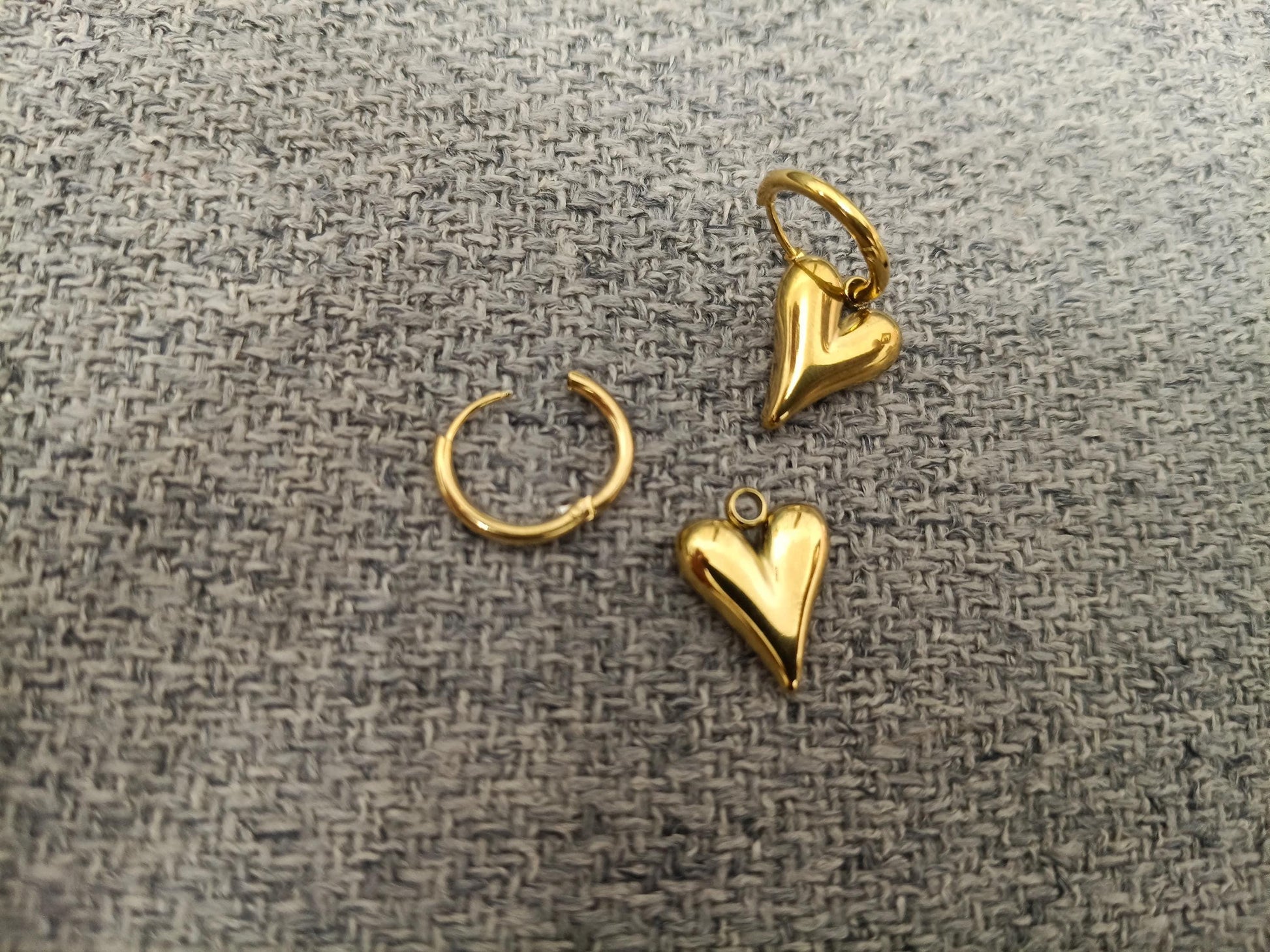 Aretes Aros Corazón Colgantes en Oro 18K (PVD) - Acero Inoxidable - Resistentes al Agua para mujeres
