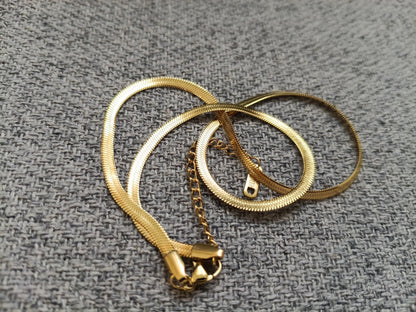 Cadena plana de Serpiente Brillante en Oro 18K (PVD) - Acero Inoxidable - 16" + 2" /40cm+5cm extension para mujeres