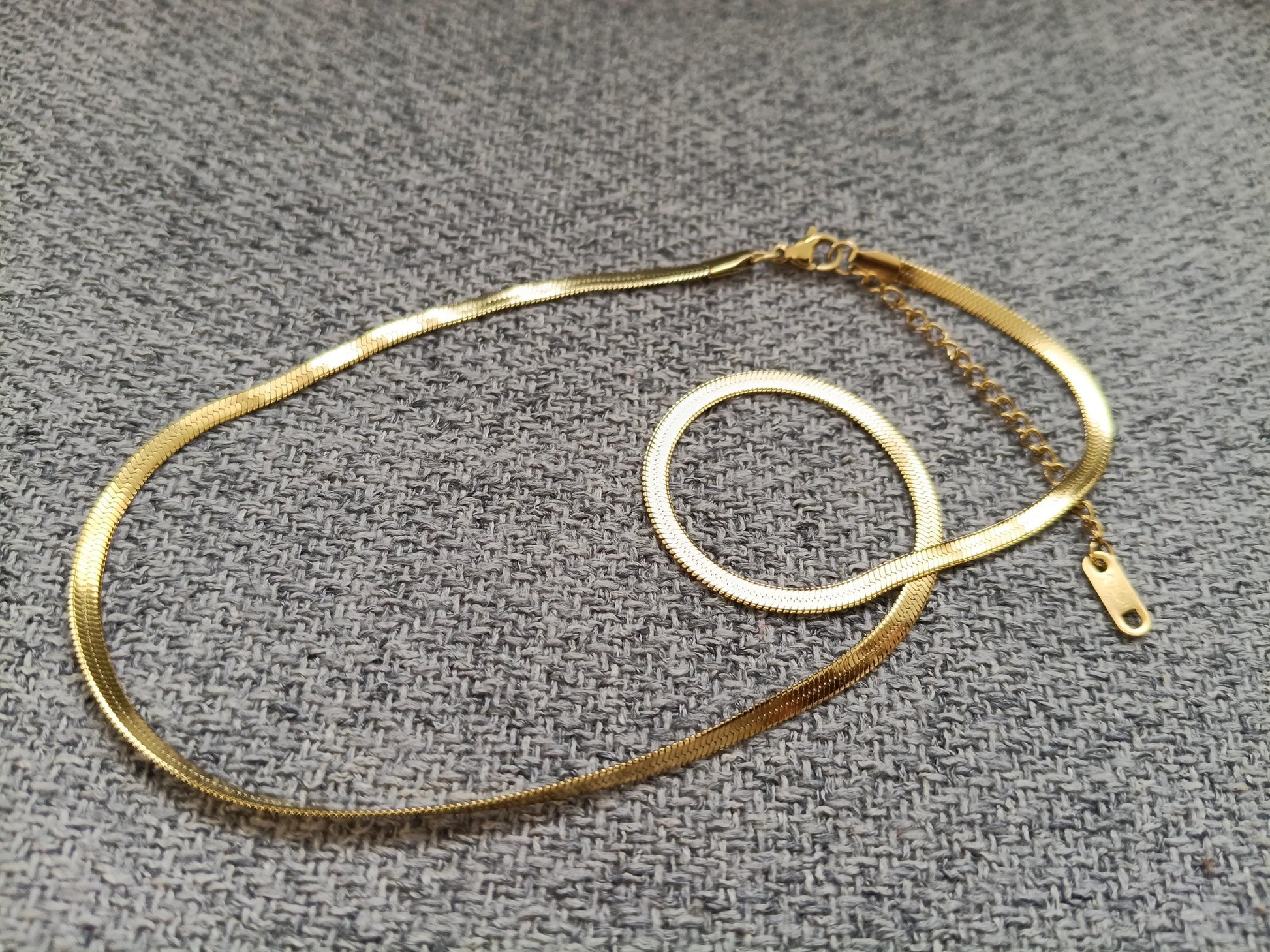 Cadena plana de Serpiente Brillante en Oro 18K (PVD) - Acero Inoxidable - 16" + 2" /40cm+5cm extension para mujeres