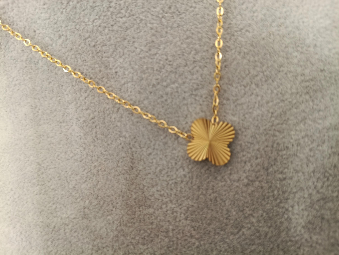 Collar Trébol de Cuatro Hojas 45cm - Acero Inoxidable Chapado en Oro 18K Acabado Láser for her