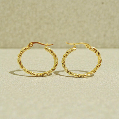 Penidentes Aros Grandes Trenzados en Oro 18K (PVD) - Acero Inoxidable - Resistentes al Agua para mujeres