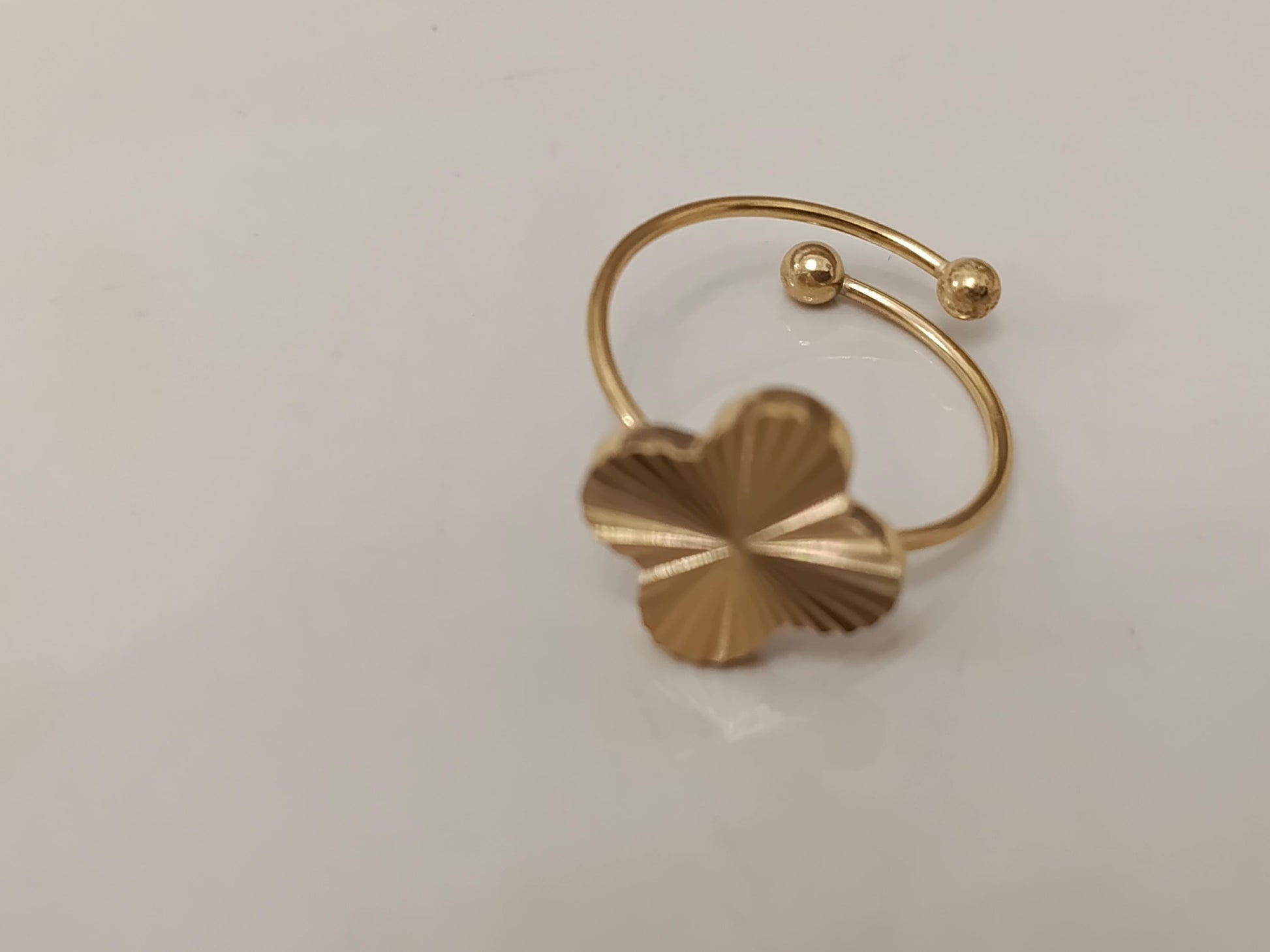Anillo Abierto Ajustable Trébol de Cuatro Hojas - Acero Inoxidable - bañado en oro 18K para ella