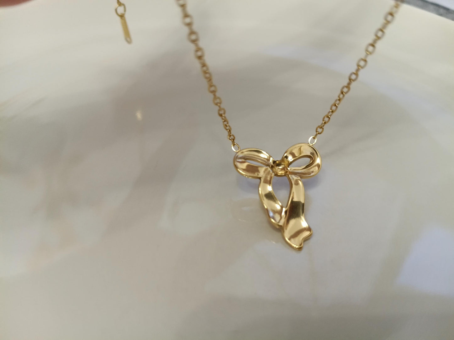 Collar de Acero Inoxidable Oro 18K - colgante de Lazo Efecto Espejo - 45cm + Extensión 5CM (17.7"+2") para mujeres