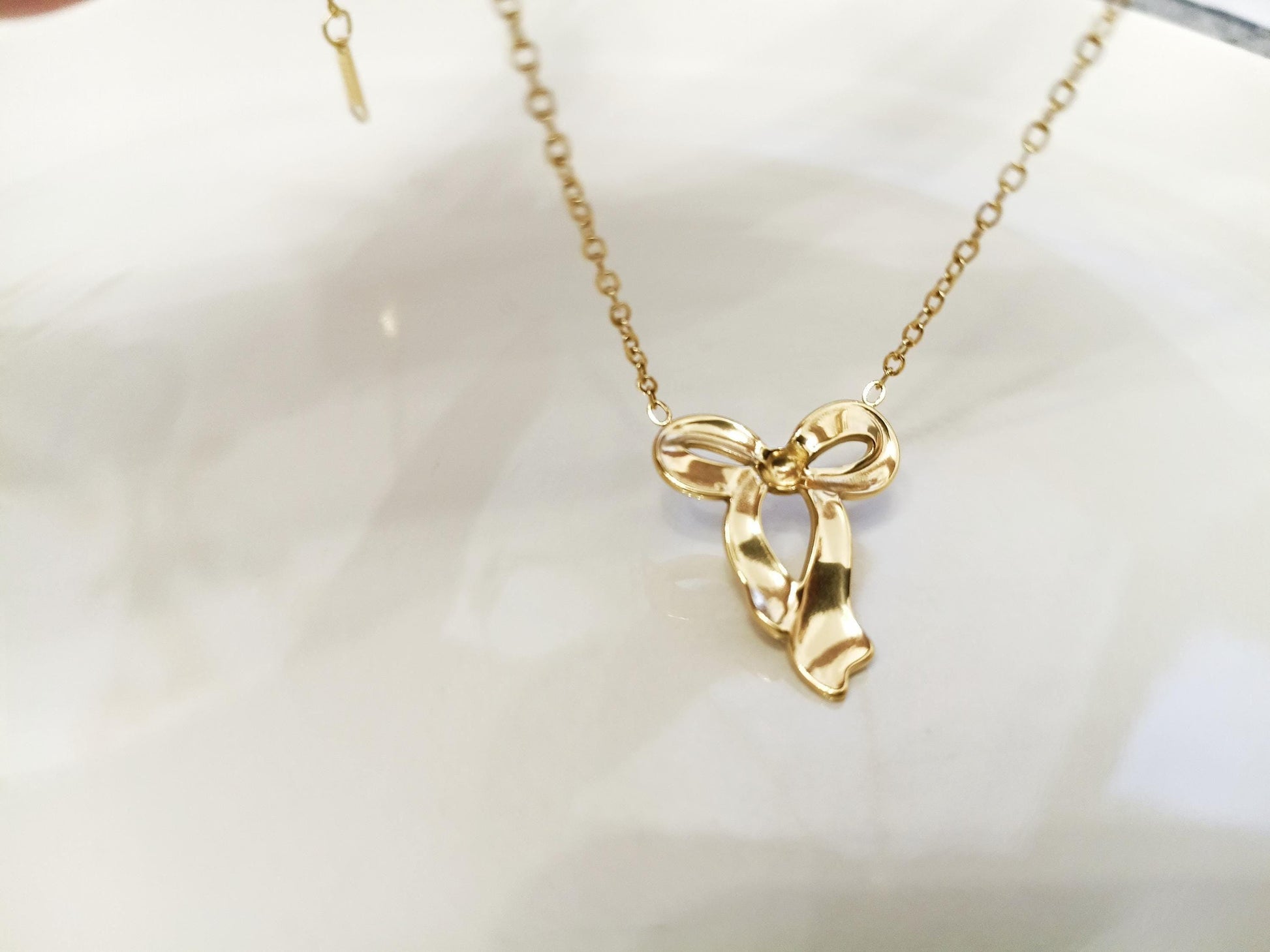 Collar de Acero Inoxidable Oro 18K - colgante de Lazo Efecto Espejo - 45cm + Extensión 5CM (17.7"+2") para mujeres