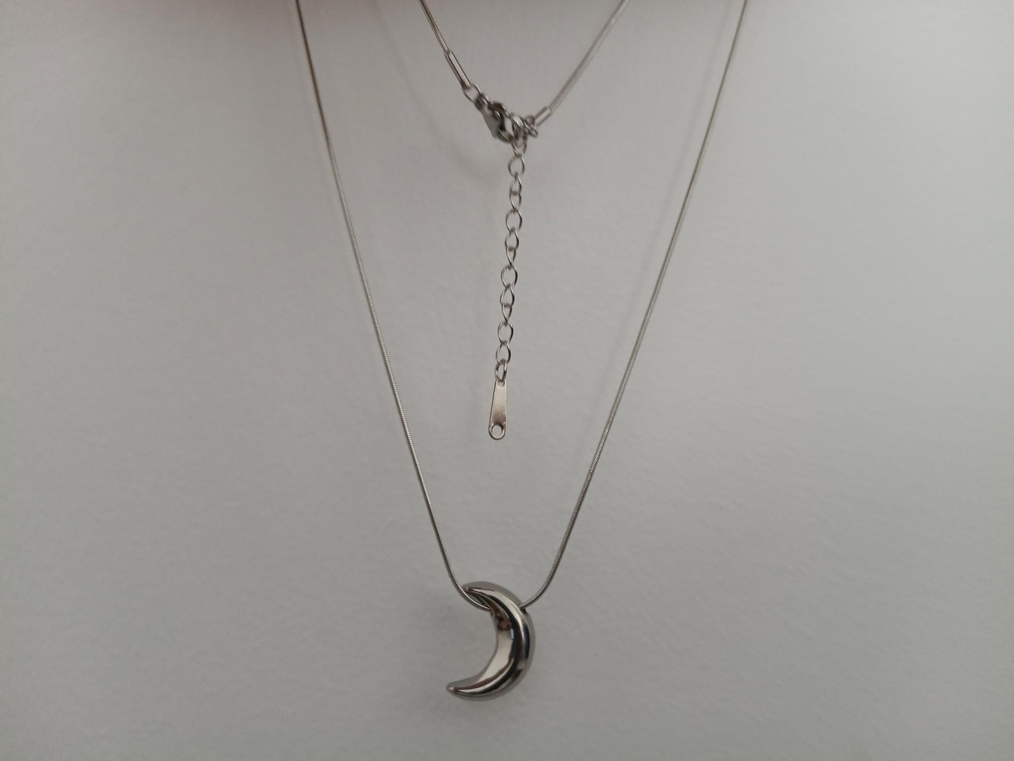 Collar con Colgante de Luna Pulida y Cadena Serpiente Redonda - Acero Inoxidable - 16" + 2" 40m +5cm de extension para mujeres