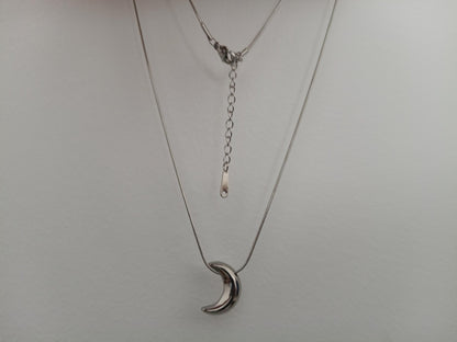 Collar con Colgante de Luna Pulida y Cadena Serpiente Redonda - Acero Inoxidable - 16" + 2" 40m +5cm de extension para mujeres