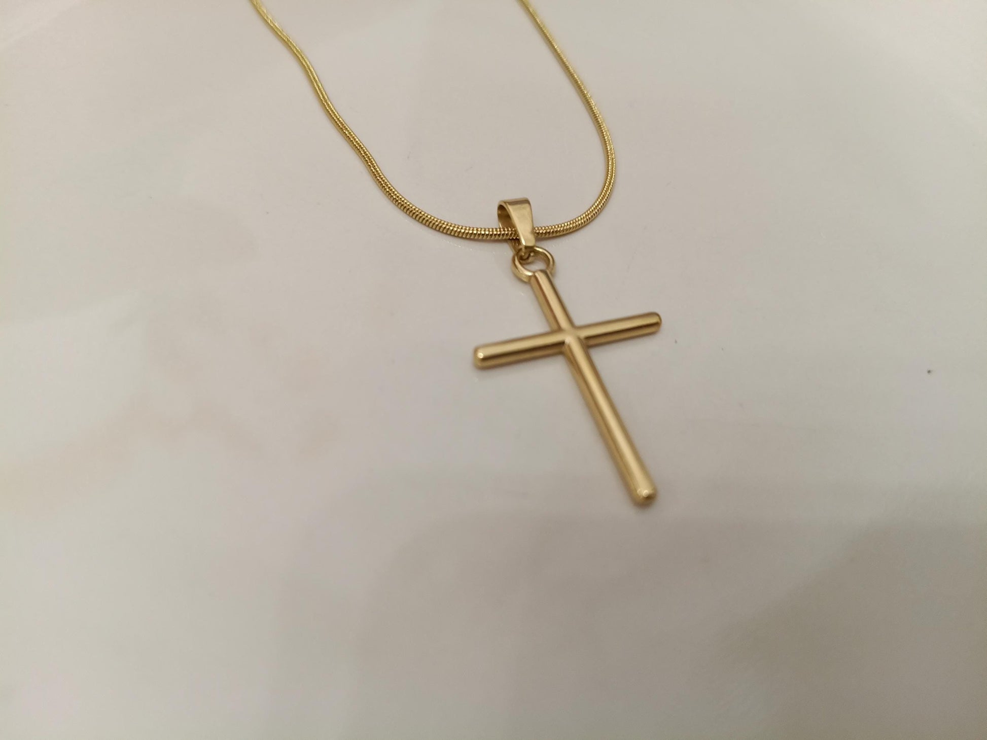 Collar Doble Cruz Pulida en Oro 18K (PVD) - Acero Inoxidable - Ajustable para mujeres