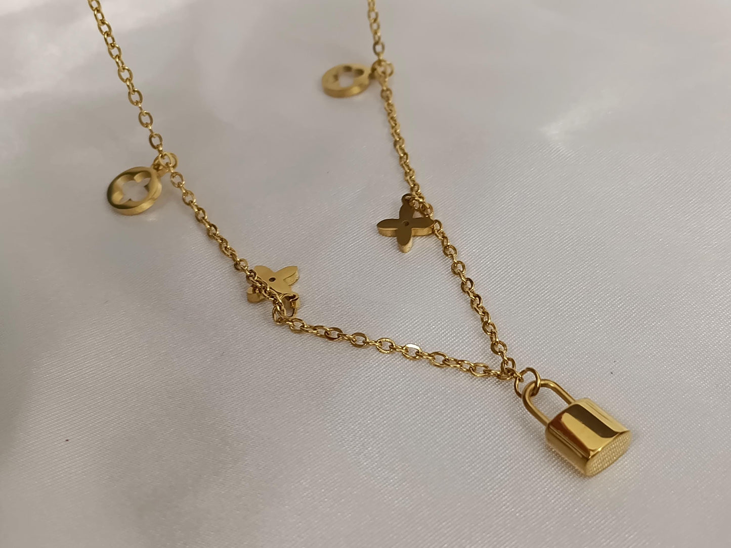Collar Gargantilla Doble con Trébol y Candado Espejo en Oro 18K (PVD) - Acero Inoxidable para mujeres