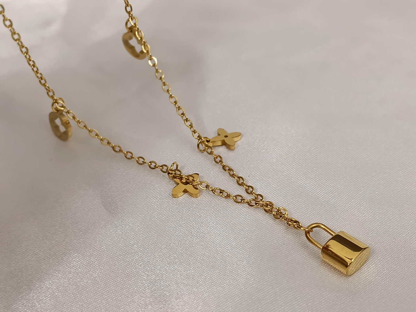 Collar Gargantilla Doble con Trébol y Candado Espejo en Oro 18K (PVD) - Acero Inoxidable para mujeres