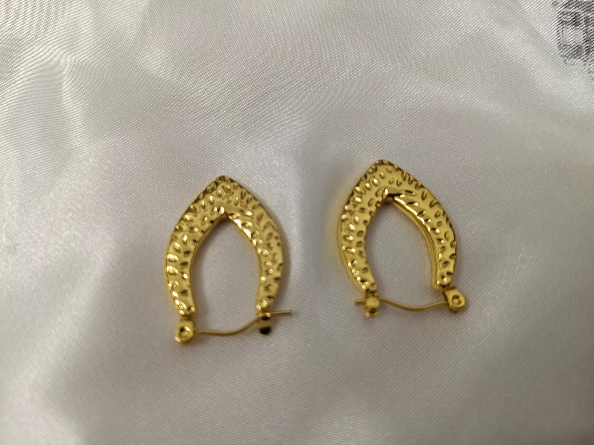 Pendientes de aro ovalados de estilo italiano, acero inoxidable con baño de oro de 18K y efecto brillante para ella