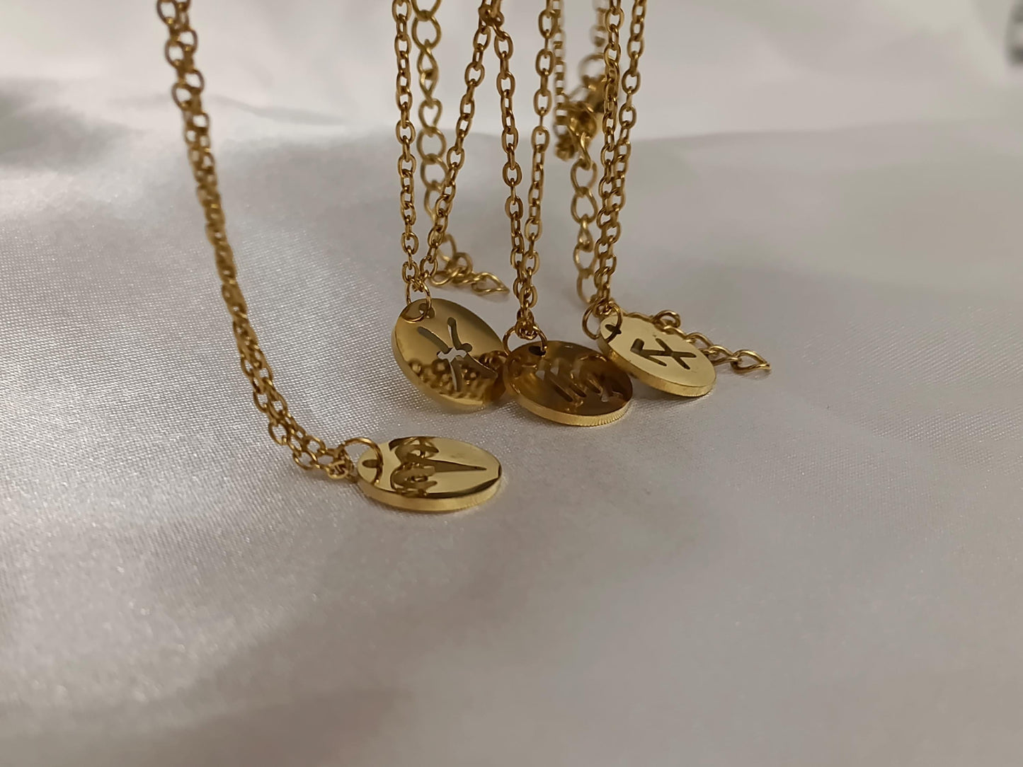 Collar con colgante de signo zodiacal, horóscopo acero inoxidable con baño de oro 18K, acabado espejo regalo para ella