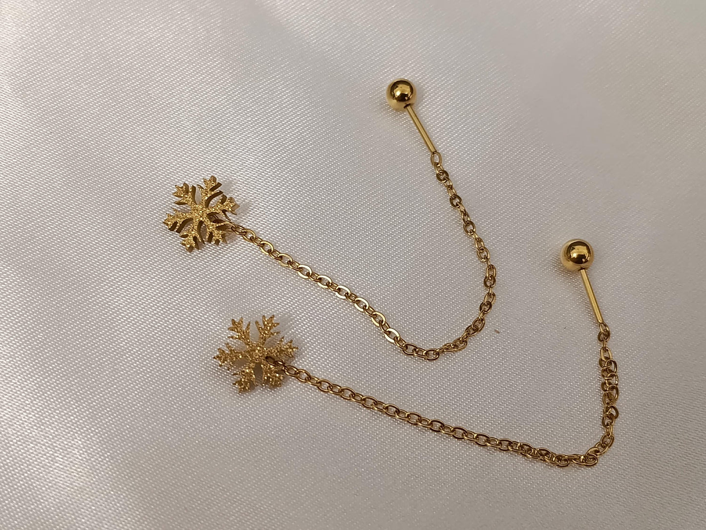 Pendientes de cadena larga Copo de nieve de acero inoxidable con baño de oro de 18K y acabado mate Cierre de rosca regalo para ella