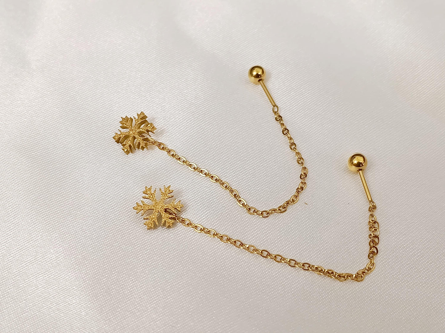 Pendientes de cadena larga Copo de nieve de acero inoxidable con baño de oro de 18K y acabado mate Cierre de rosca regalo para ella