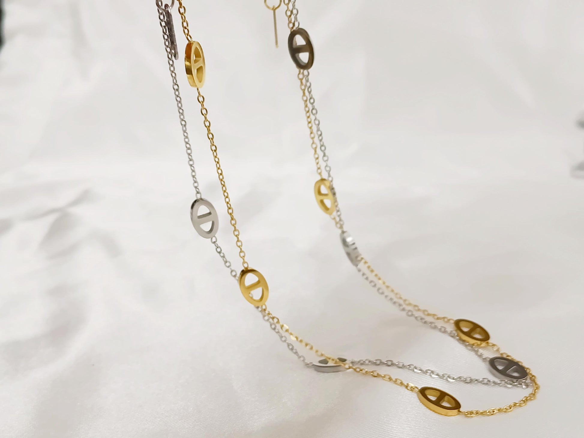 Collar choker con cuentas colgante , acero inoxidable, baño de oro 18K y acabado espejo pulido regalo para ella