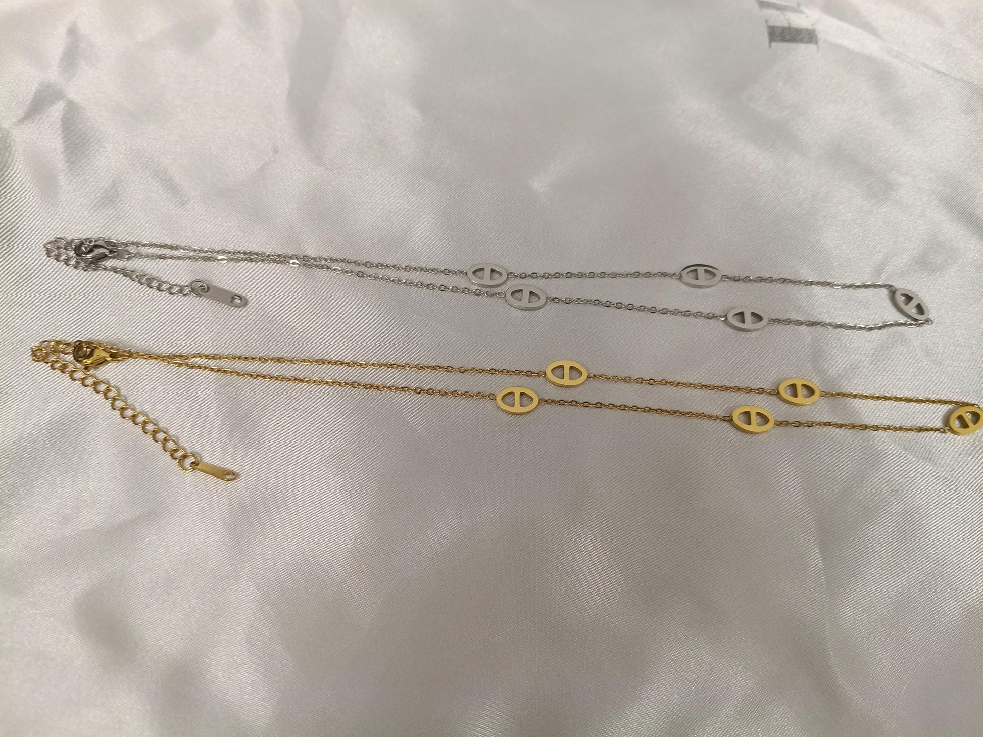 Collar choker con cuentas colgante , acero inoxidable, baño de oro 18K y acabado espejo pulido regalo para ella