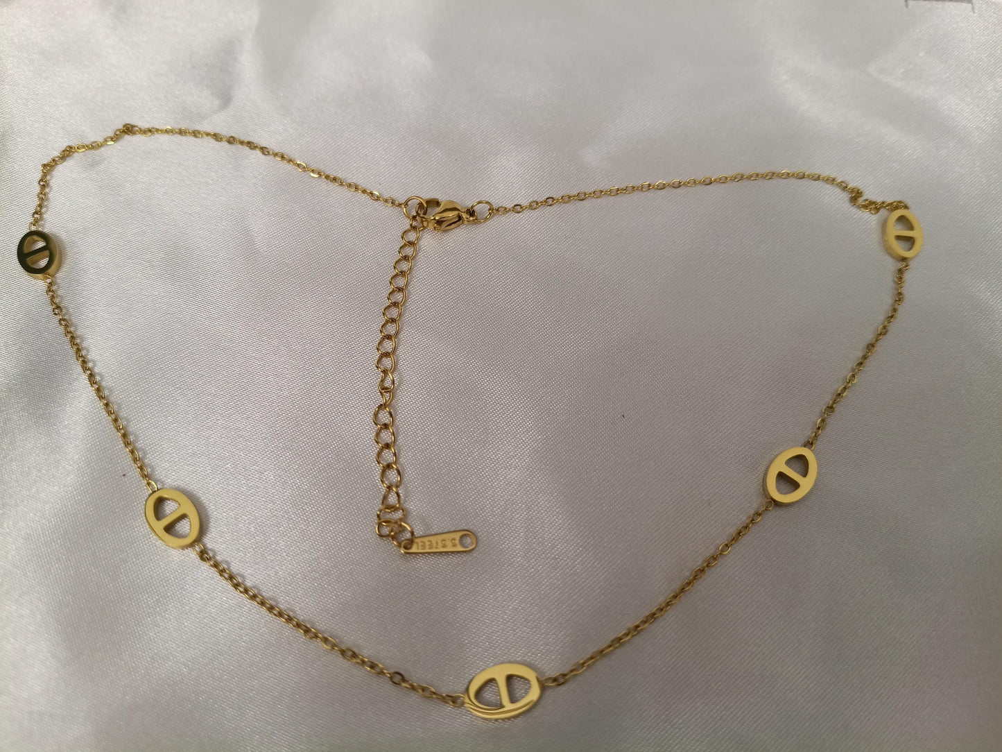 Collar choker con cuentas colgante , acero inoxidable, baño de oro 18K y acabado espejo pulido regalo para ella