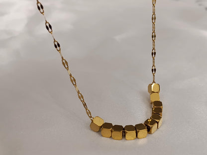 Collar Brillante con Cuentas y Colgante Cuadrado en Oro 18K (PVD) - Acero Inoxidable para mujeres