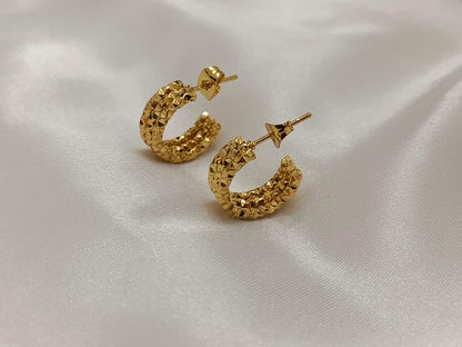 Pendientes de medio aro con relieve diamantado estilo italiano, acero inoxidable con baño de oro 18K regalo para ella