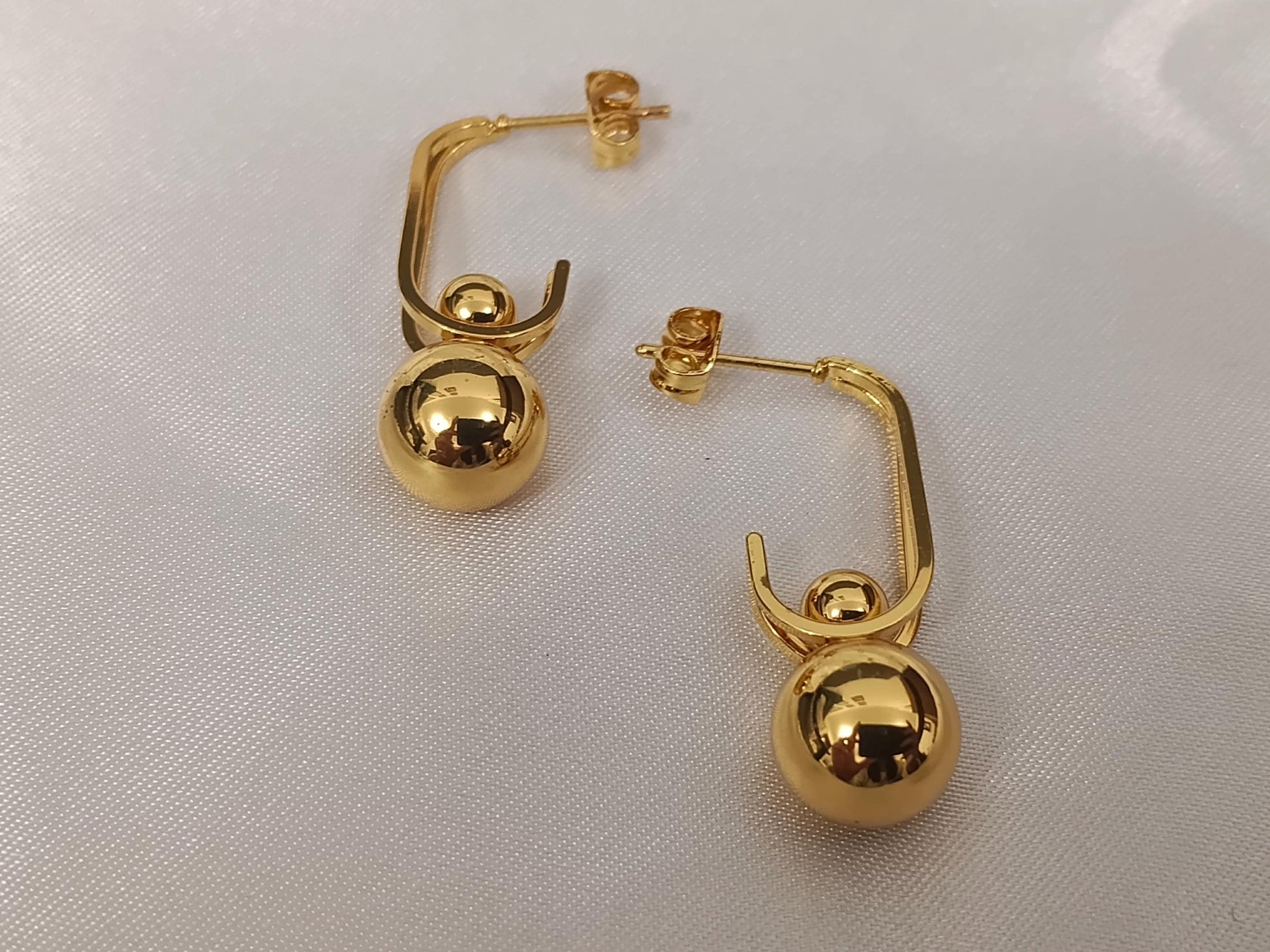 Pendientes de medio aro rectangulares con colgante de bolas pulida, acero inoxidable con baño de oro 18K regalo para ella