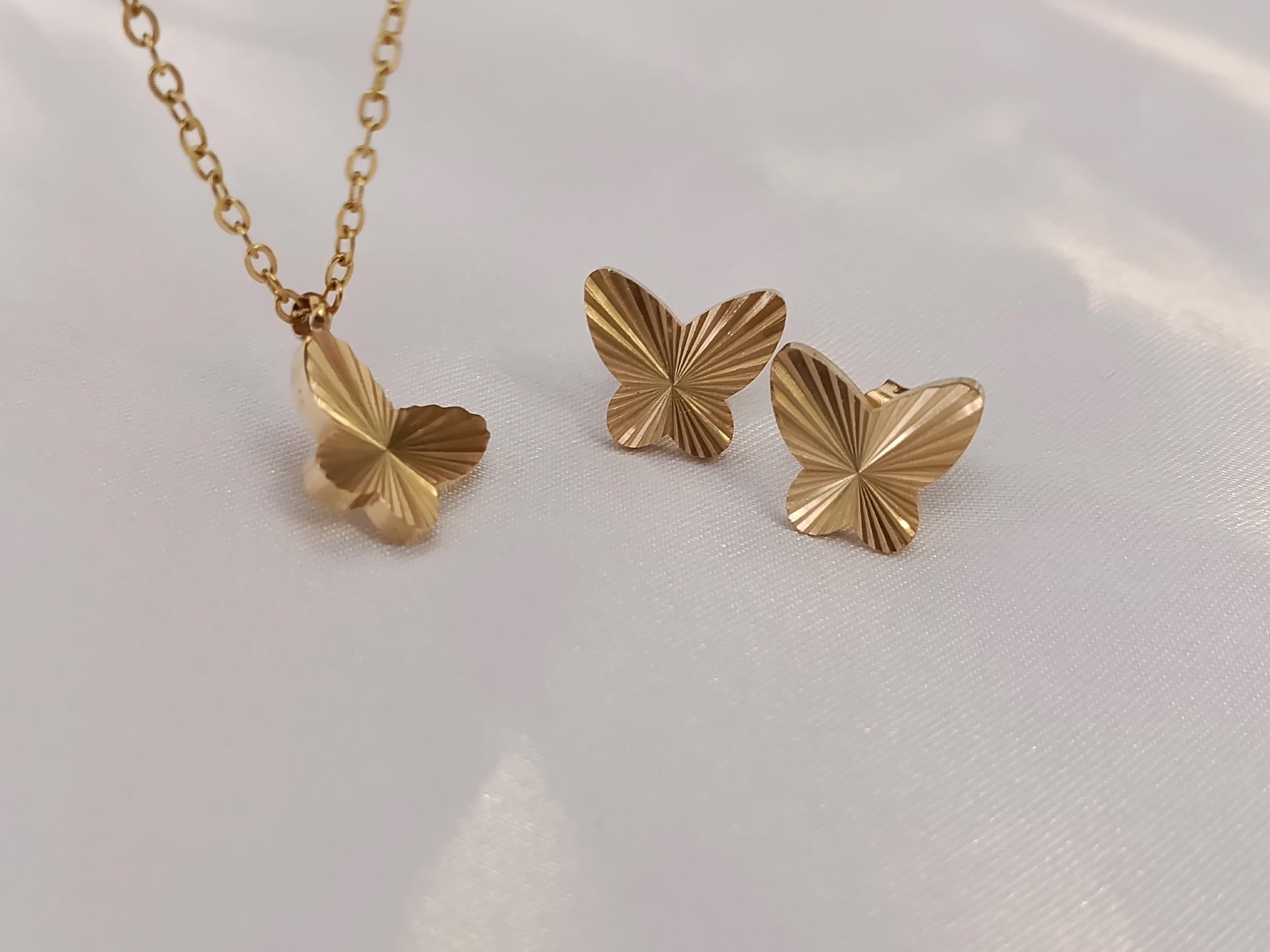 Conjunto de joyas Collar de mariposa ypendientes Mariposa a juego en Oro 18K (PVD) para mujeres