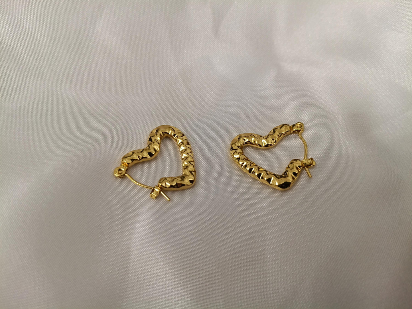 Pendientes de aros de Corazón Estilo Italiano en Acero Inoxidable con Baño de Oro 18K - Acabado Diamantado reglalo para ella