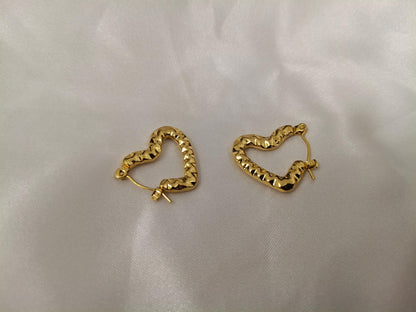 Pendientes de aros de Corazón Estilo Italiano en Acero Inoxidable con Baño de Oro 18K - Acabado Diamantado reglalo para ella