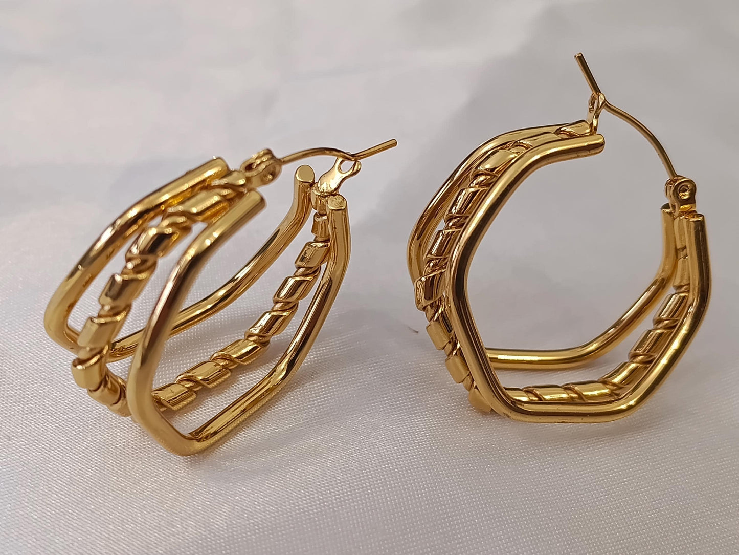 Pendientes de aros Grandes de Estilo Italiano en Acero Inoxidable con Baño de Oro 18K - Diseño Geométrico regalo para ella