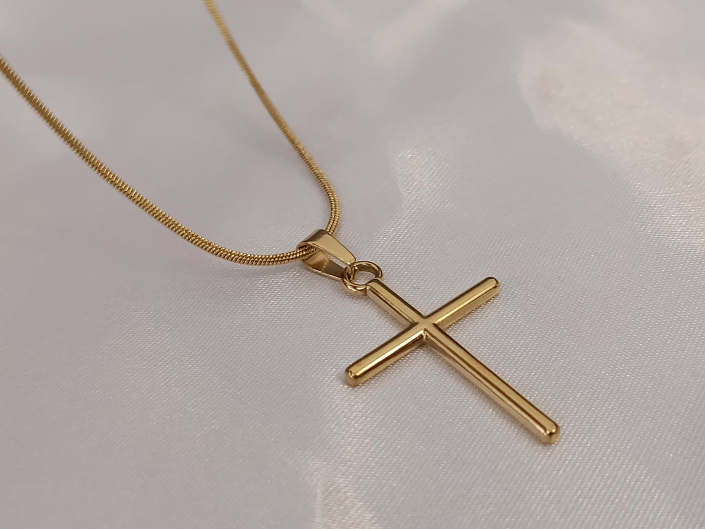 Collar con cruz liso acero inoxidable oro bañado 18K regalo para ella