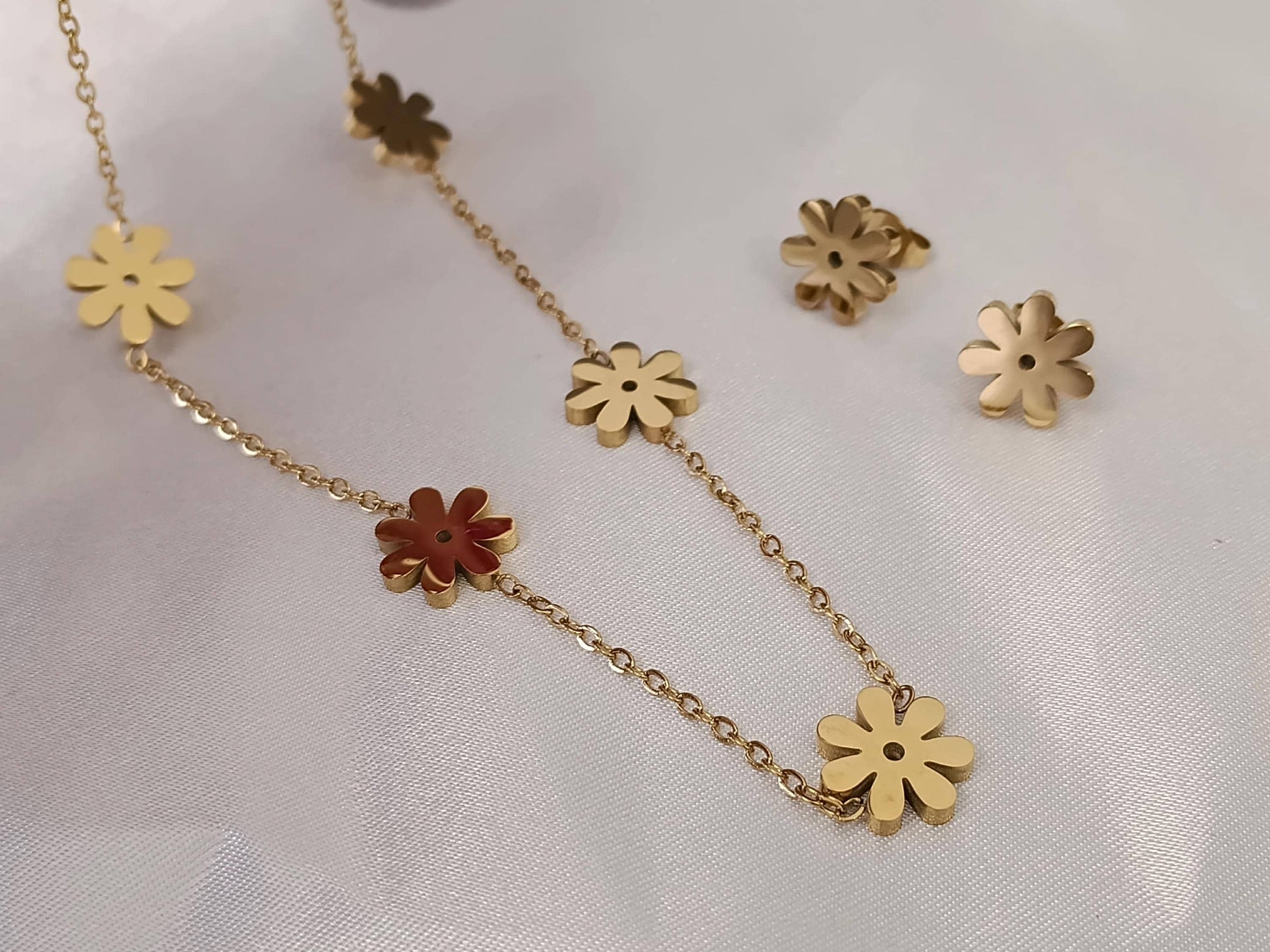 Conjunto de joyas collar de flores crisantemos en Acero Inoxidable con Baño de Oro 18K - Collar y Pendientes a juego regalo para ella