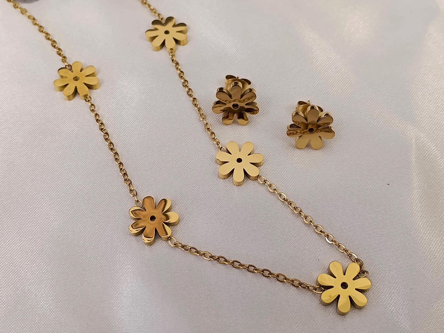 Conjunto de joyas collar de flores crisantemos en Acero Inoxidable con Baño de Oro 18K - Collar y Pendientes a juego regalo para ella