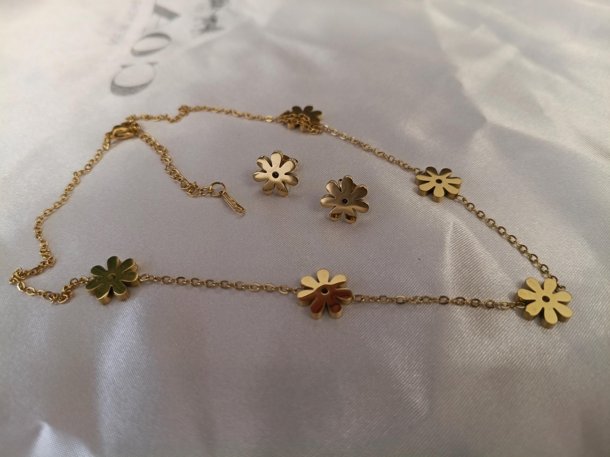 Conjunto de joyas collar de flores crisantemos en Acero Inoxidable con Baño de Oro 18K - Collar y Pendientes a juego regalo para ella