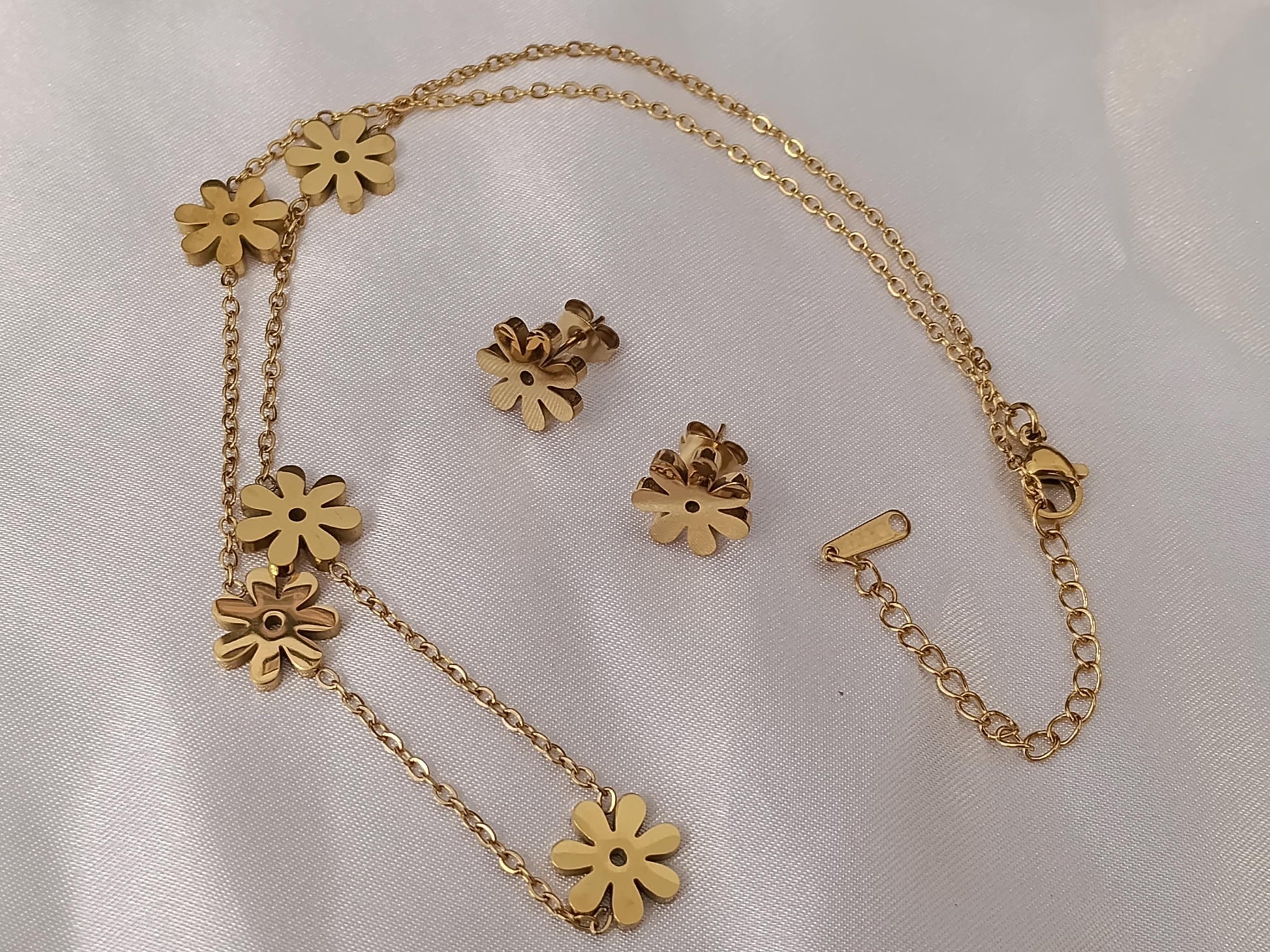 Conjunto de joyas collar de flores crisantemos en Acero Inoxidable con Baño de Oro 18K - Collar y Pendientes a juego regalo para ella