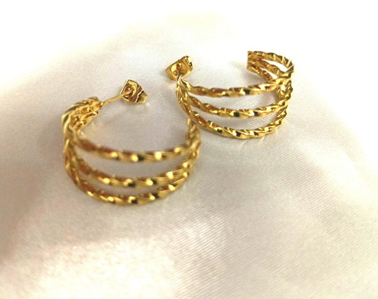 Arracadas de Medio Aro Anchas en Acero Inoxidable con Baño de Oro 18K - Acabado Diamantado Italiano regalo para ella