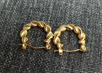 Pendientes de aro trenzados de estilo italiano, acero inoxidable con baño de oro de 18K y efecto brillante para ella