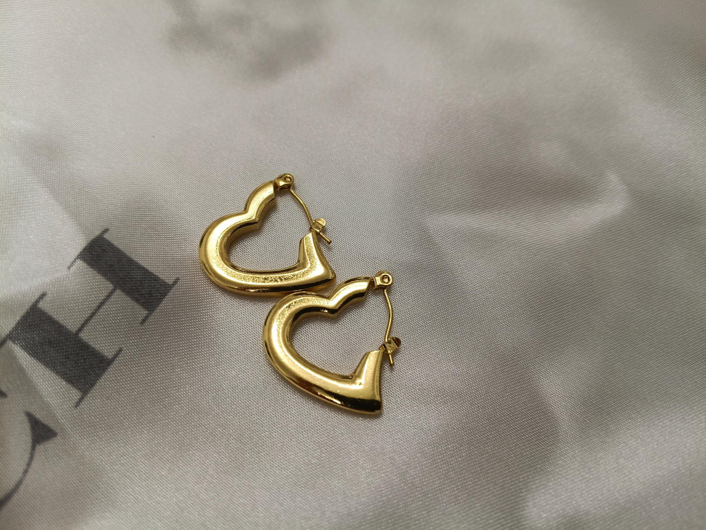 Pendientes de aros de Corazón Estilo Italiano en Acero Inoxidable con Baño de Oro 18K - Acabado Diamantado reglalo para ella