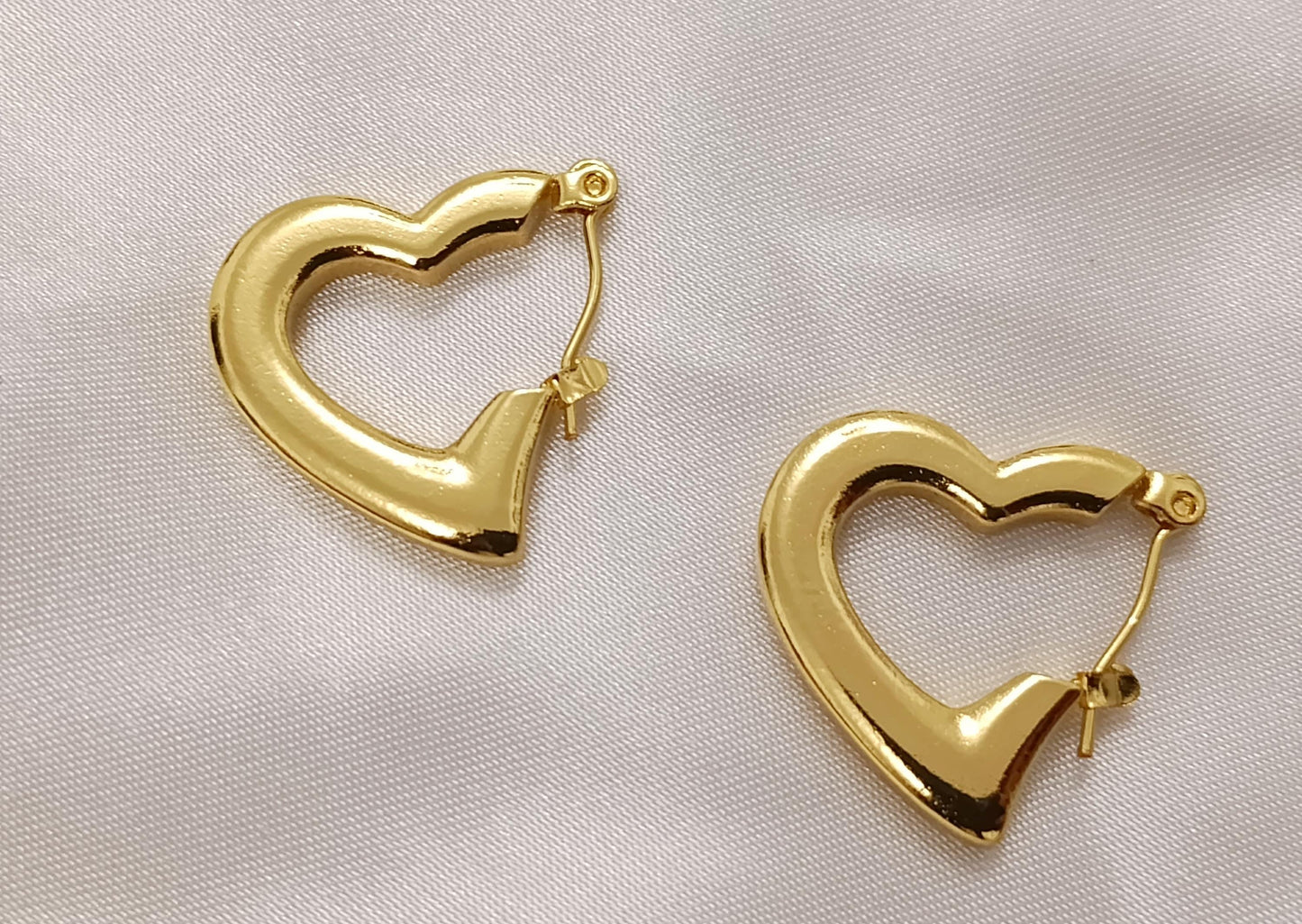 Pendientes de aros de Corazón Estilo Italiano en Acero Inoxidable con Baño de Oro 18K - Acabado Diamantado reglalo para ella