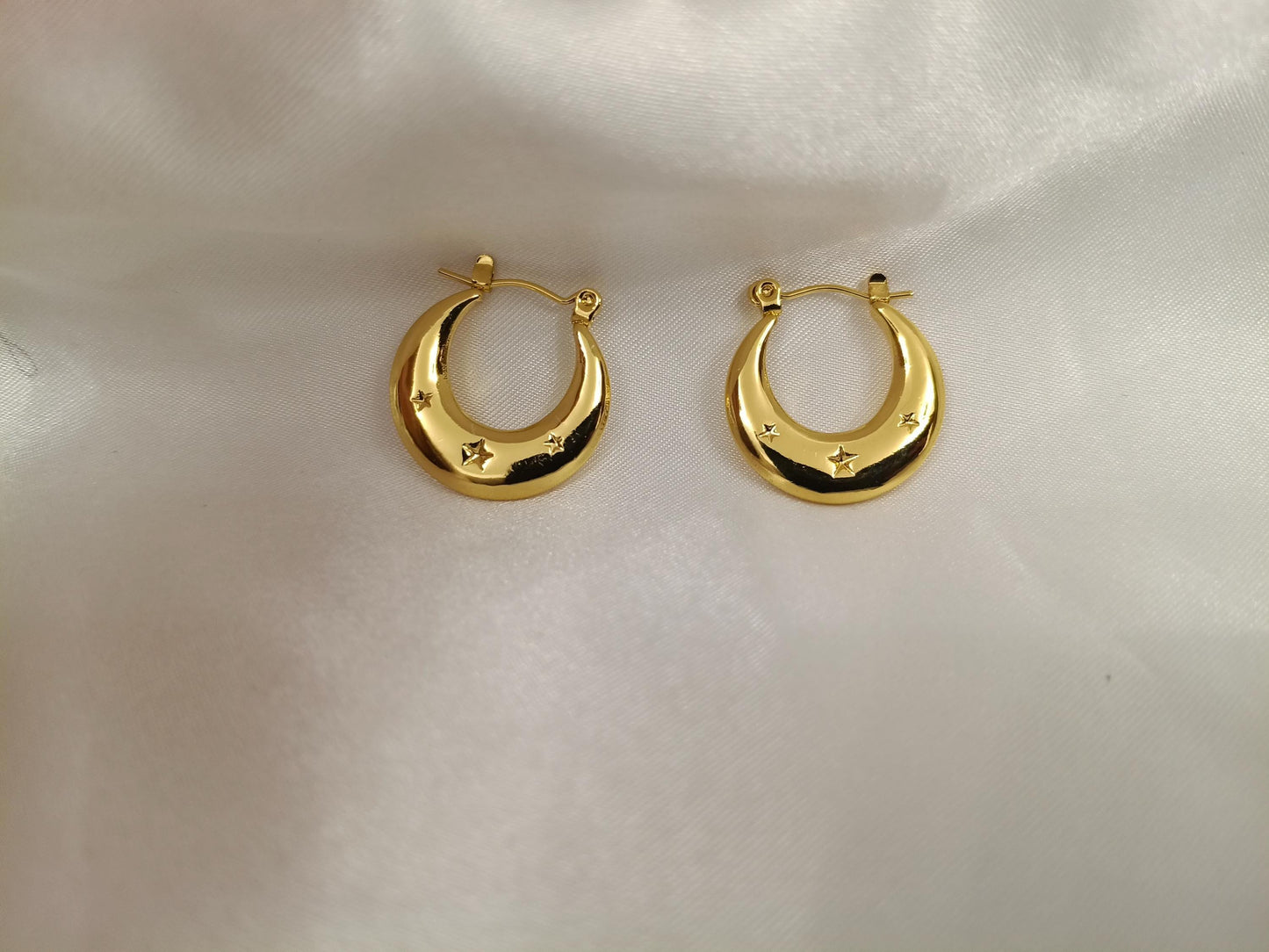 Pendientes de aro con estrellas de estilo italiano, acero inoxidable con baño de oro de 18K y efecto espejo regalo para ella